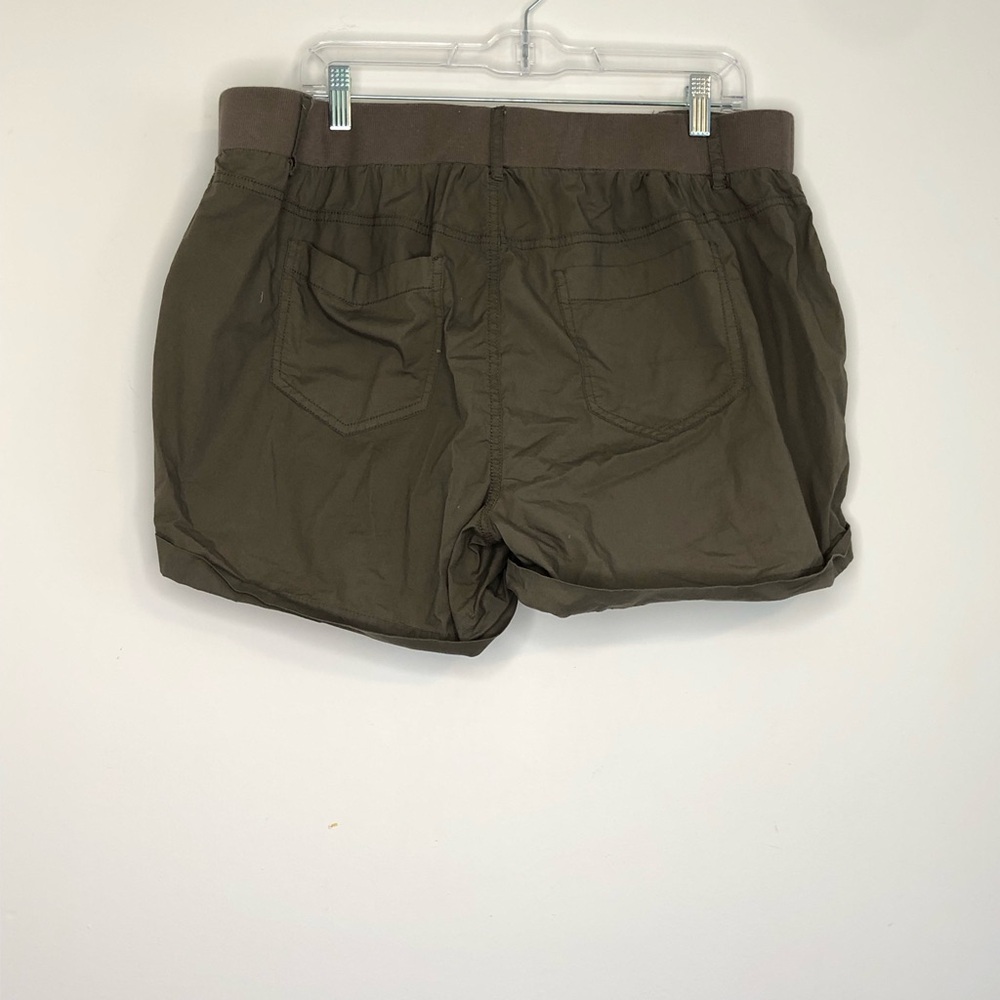 Torrid Greenish Brown Cuffed Cargo Shorts Size 14 - Picture 2 of 4